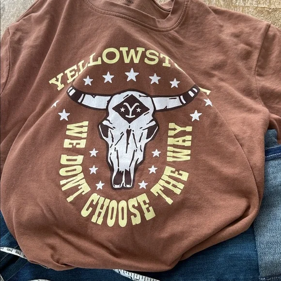 Yellowstone Ranch T - Picture 2 of 7